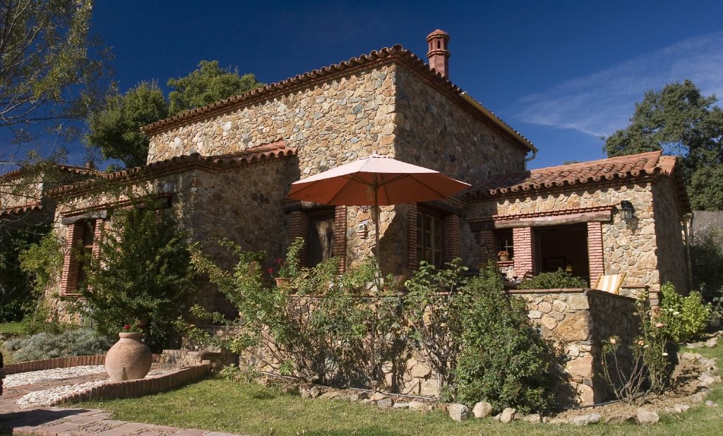 Sechs Steinhäuser für 2-5 Personen, gelegen in einem ruhigen Tal, nicht weit entfernt vom Sierra de Aracena Naturpark