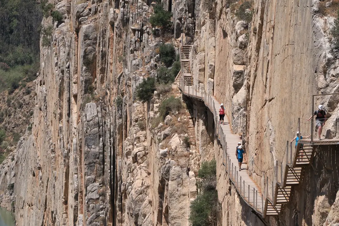 Den alten Königsweg sieht man unten vom neuen Caminito del Rey aus