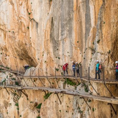 Der neue Wanderweg Caminito del Rey oben - und der alte Königsweg unten