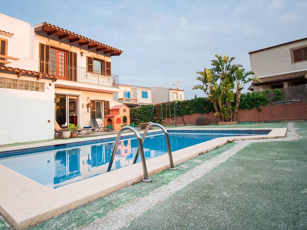 Schönes Stadthaus in Porto Colom für 6 Personen mit Pool, Whirlpool und Klimaanlage