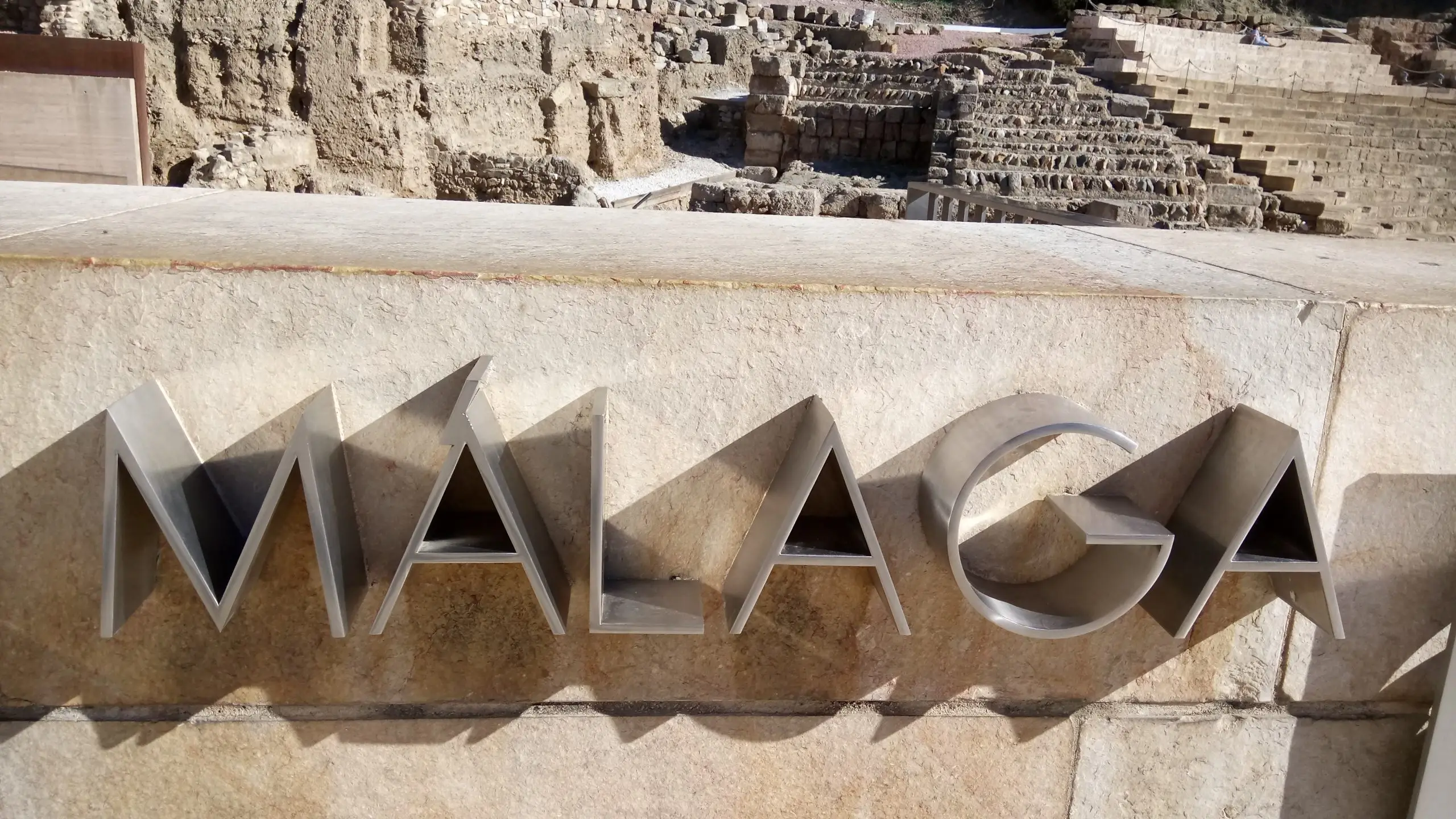 Wie vermeidet man die Touristenmassen in der Stadt Malaga?