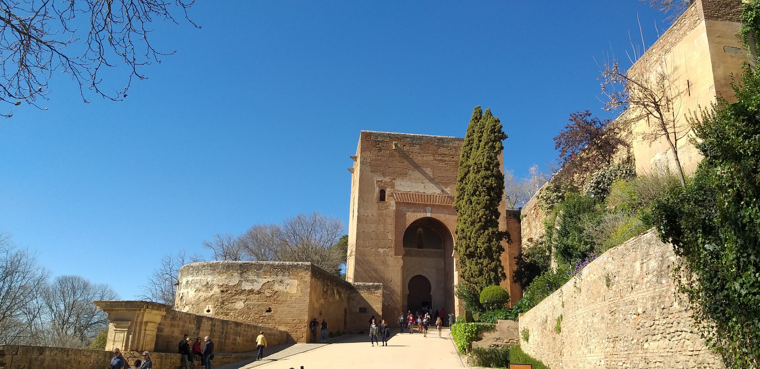 Wie bekommt man Tickets für die Alhambra in Granada?
