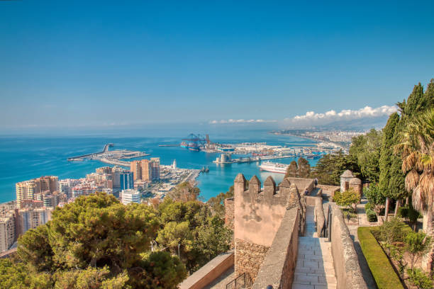 Blick über Malaga Hafen vom Gibralfaro-Burg