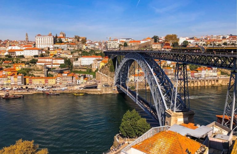 Die ikonischen Brücken Stadt Porto